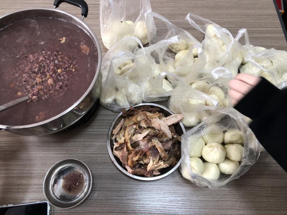 Працівники Zemeijia святкують фестиваль Лаба