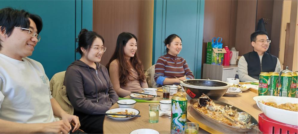 Завершує святковий настрій і розпаковує новий початок