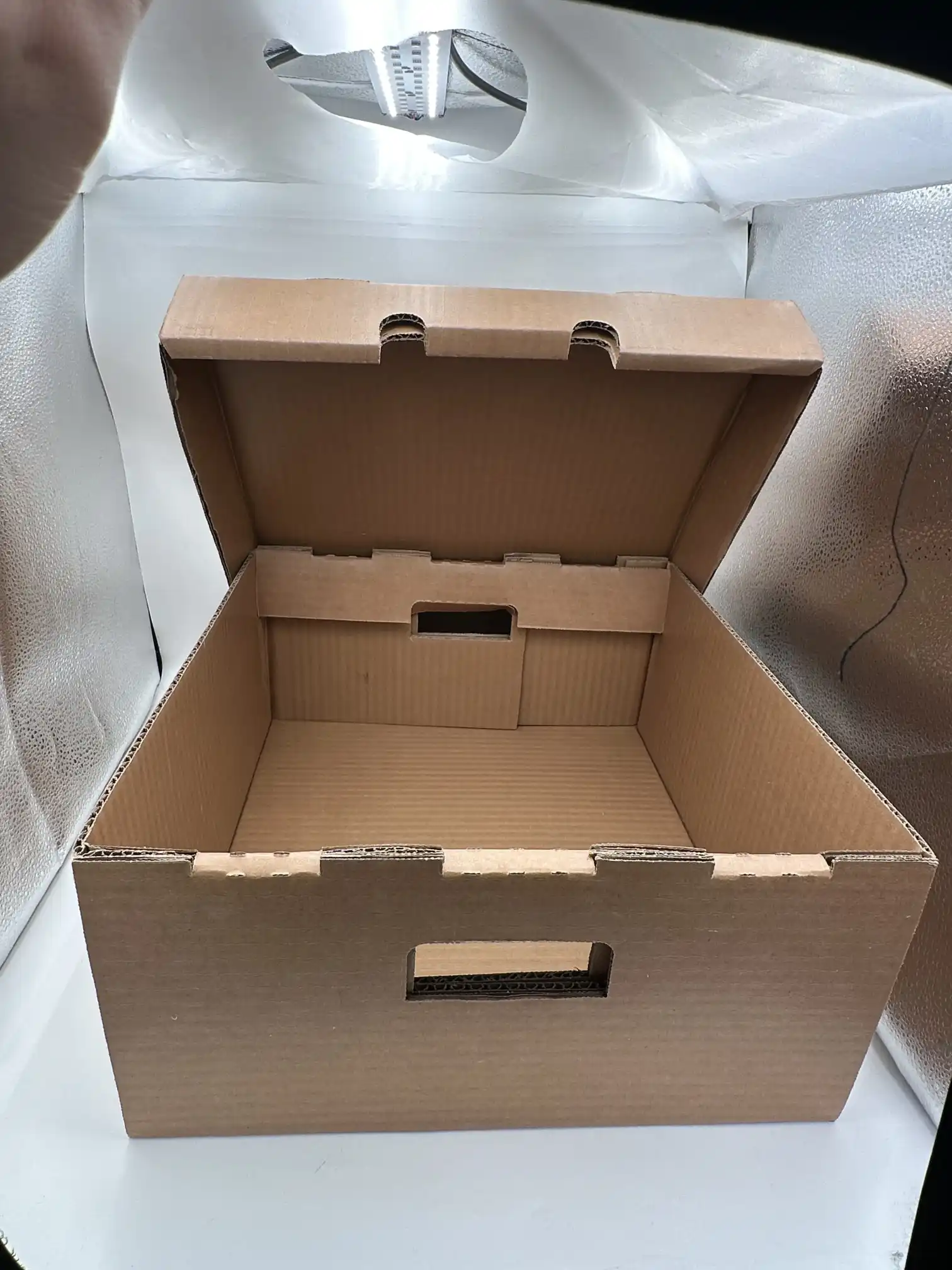 Велика вощена гофрована коробка